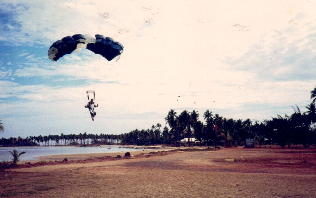 Skydiving Malolo Lailai Fiji, 1991
